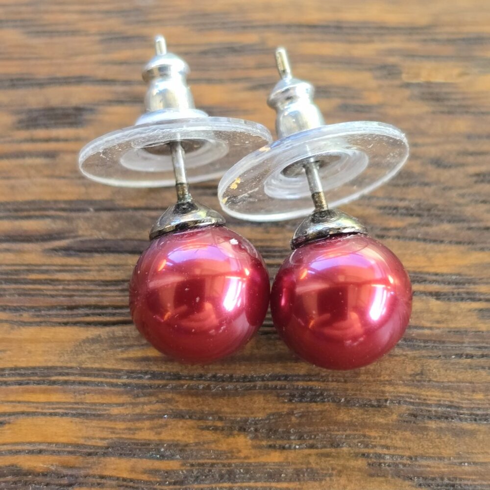 Deep red shiny ball stud earrings. Vintage.
